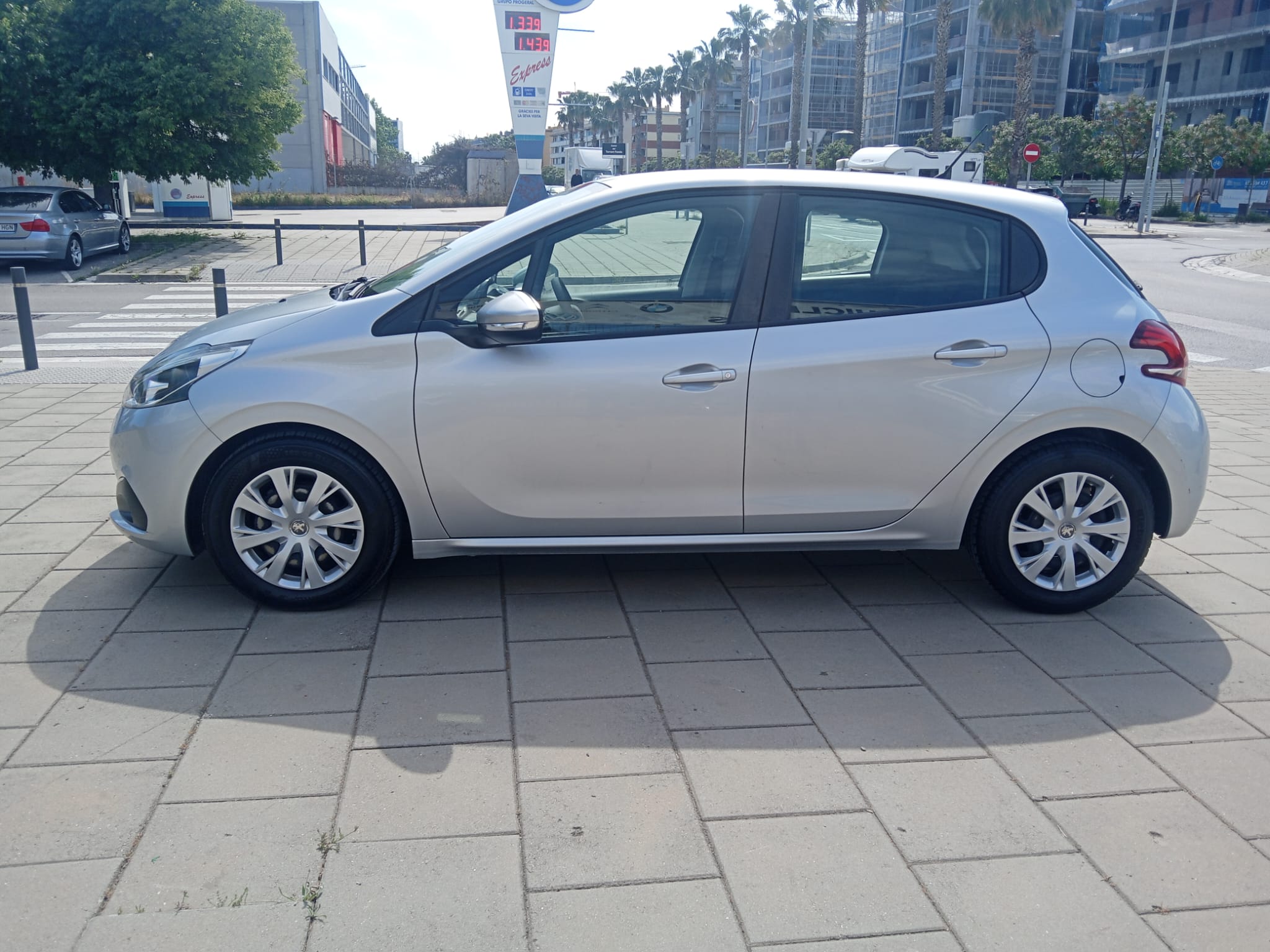 PEUGEOT 208 12cc 82CV PEUGEOT 208 12cc 82CV